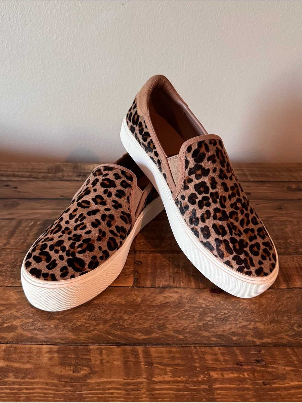 UGG Women’s Jass Exotic Leopard Slip-On Platform Sneakers Size 10